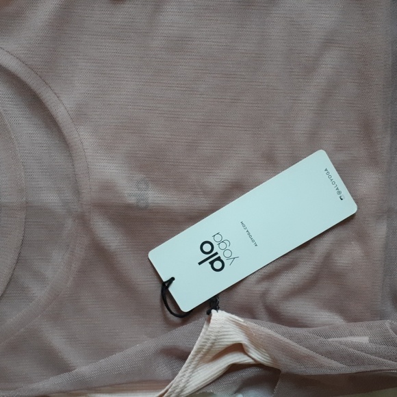 Alo Yoga Layer-Up Mesh Tank - Picture 5 of 6